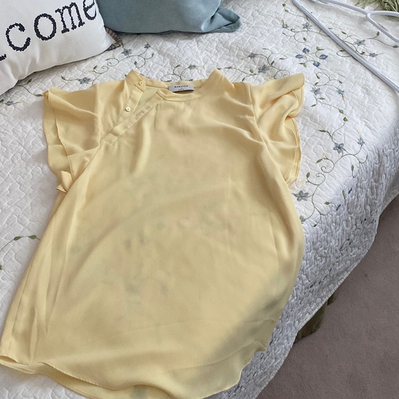 Babaton ruffle short sleeve chiffon blouse - Picture 2 of 5